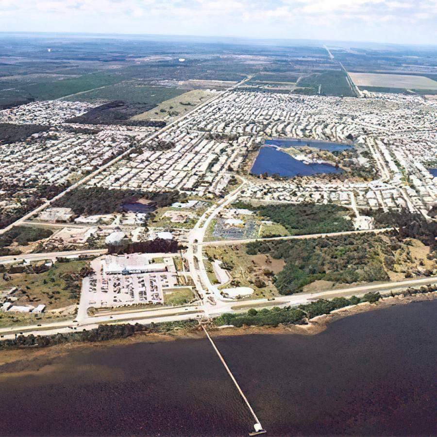 [caption: Barefoot</br />Bay] Barefoot Bay